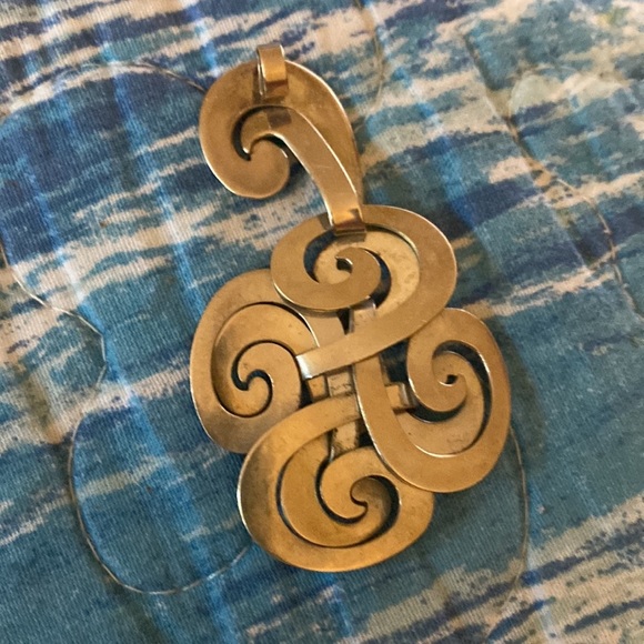 Sterling Silver.925 Pendant is substantial - Picture 3 of 9